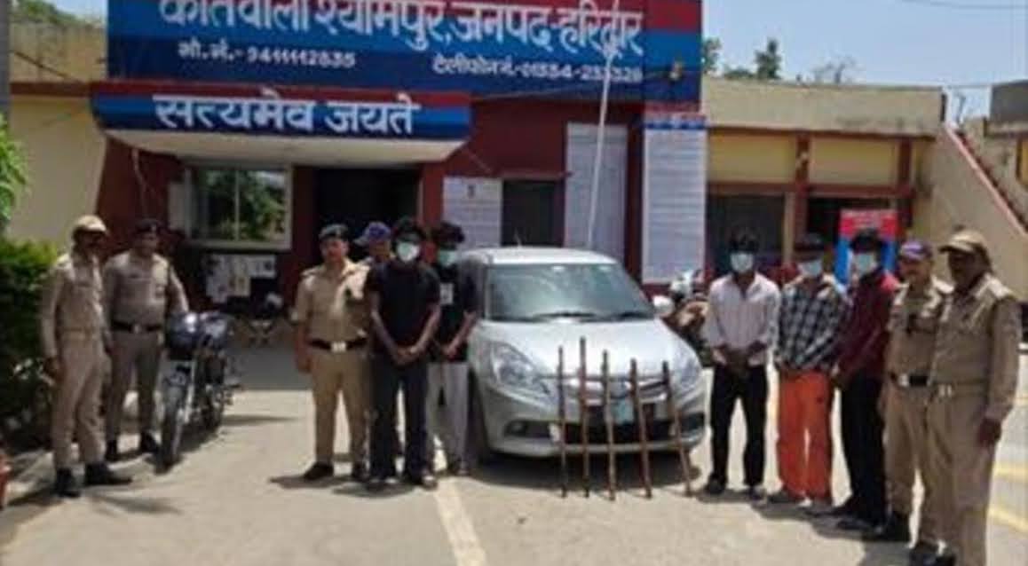 सबक: लाठी-डंडों के साथ मचा रहे थे हुड़दंग, पुलिस ने धर दबोचे ‘मकड़ा गैंग’ के पांच युवक