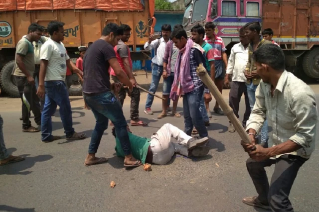 चुनाव के बाद बंगाल में टकराव : संदेशखाली में सुरक्षाबलों पर फायरिंग, TMC दफ्तर पर चला बुलडोजर; कई जगह तोड़फोड़