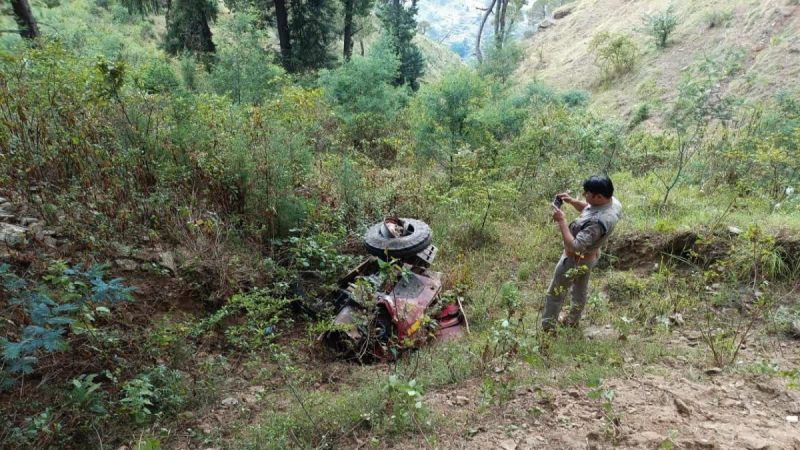दुखद: ट्रैक्टर ट्रॉली के खाई में गिर जाने से दो युवकों की दर्दनाक मौत, जांच में जुटी पुलिस