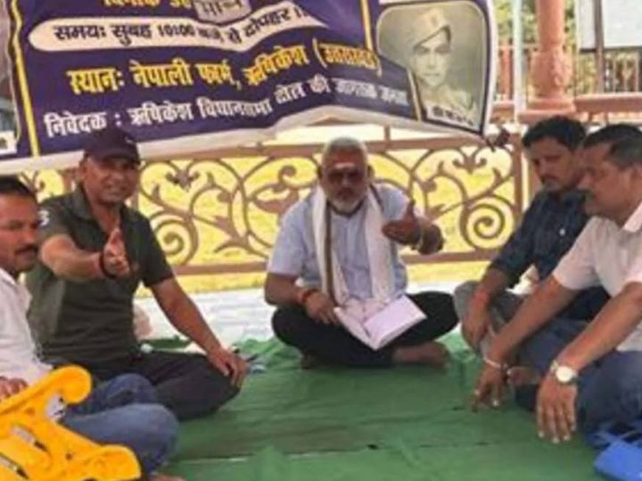 आवाज़: स्वाभिमान मोर्चा का धरना 41वें दिन भी रहा जारी;  शहीदों की प्रतिमा लगाने को एकत्रित करेंगे चंदा