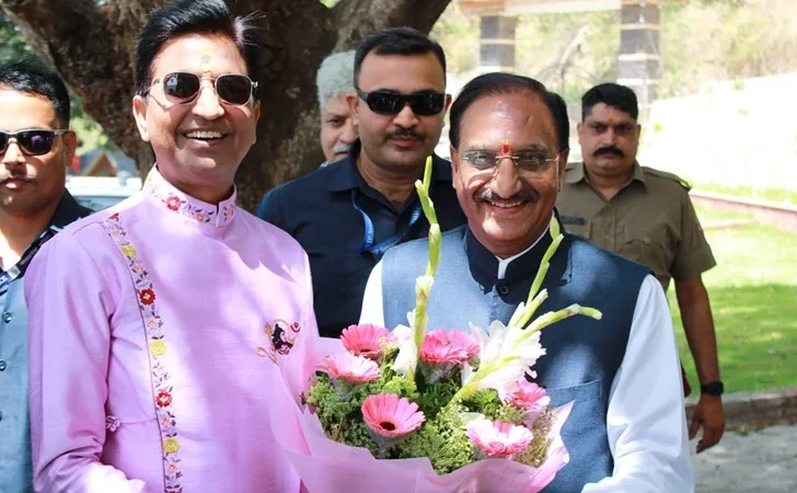डॉ. कुमार विश्वास पहुंचे दून के लेखक गांव, कविता और संस्कृति से युवाओं को किया प्रेरित