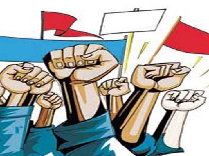समझौता: वेतन वृद्धि की मांग पर प्रबंधन की बेरुखी से ख़फ़ा फैक्ट्री श्रमिकों ने किया प्रदर्शन