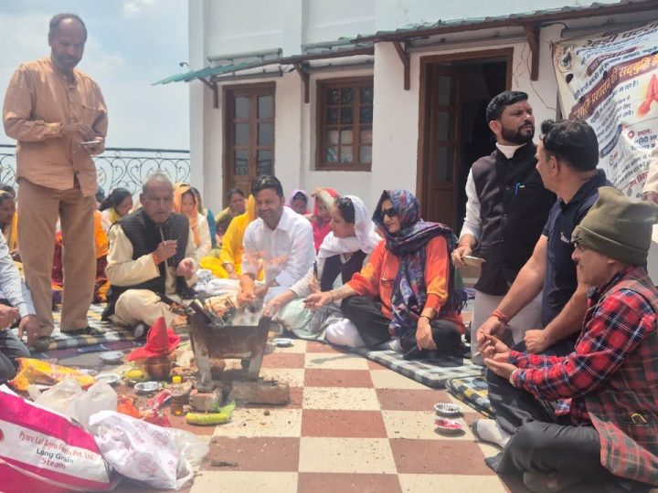 आवाज़: उक्रांद महिला प्रकोष्ठ ने पटरी व्यापारियों की आवाज उठाई, उग्र आंदोलन की चेतावनी 
