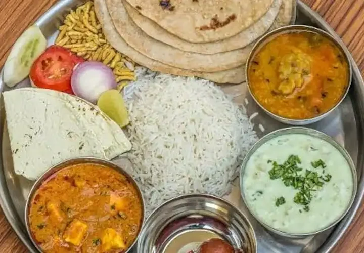 महंगाई: रसोई गैस सिलिंडरों की मूल्यवृद्धि के साथ ही बढ़ गये भोज की थाली के दाम