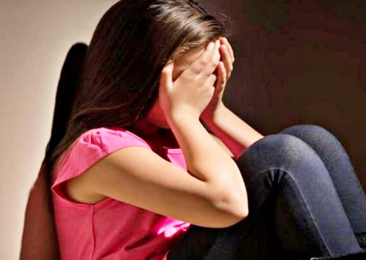तहरीर : नाबालिग लड़की को बहाने से कमरे पर ले जाकर दुष्कर्म का आरोप, आरोपी फरार