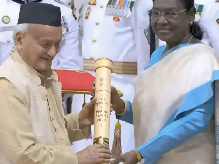 राष्ट्रपति मुर्मु ने भगत सिंह कोश्यारी को पद्म भूषण से सम्मानित किया, सीएम धामी ने दी बधाई