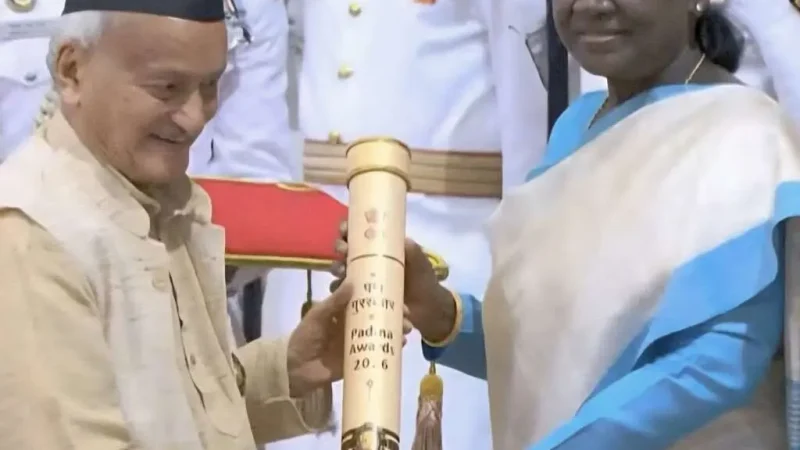 राष्ट्रपति मुर्मु ने भगत सिंह कोश्यारी को पद्म भूषण से सम्मानित किया, सीएम धामी ने दी बधाई