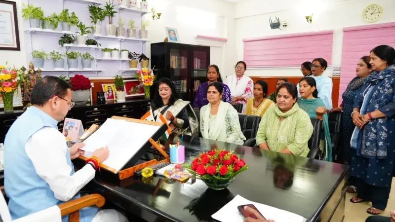 धामी से मुलाकात के बाद आंगनबाड़ी हड़ताल टली, मानदेय बढ़ाने के संकेत