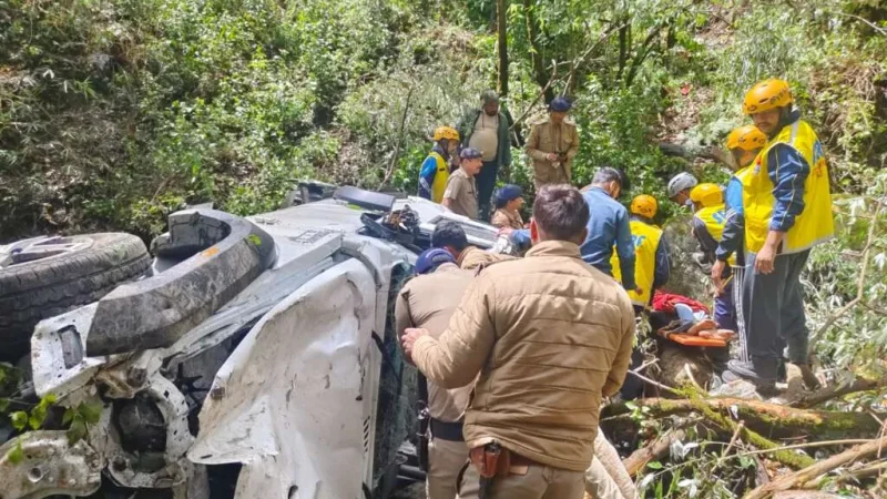 नैनीताल में थार खाई में गिरी: एक युवक की मौत, दो गंभीर घायल