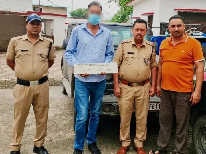 कालाढूंगी में ‘ऑपरेशन प्रहार’ का असर: फर्जी नंबर प्लेट लगाकर घूम रही थार पकड़ी, आरोपी दबोचा गया