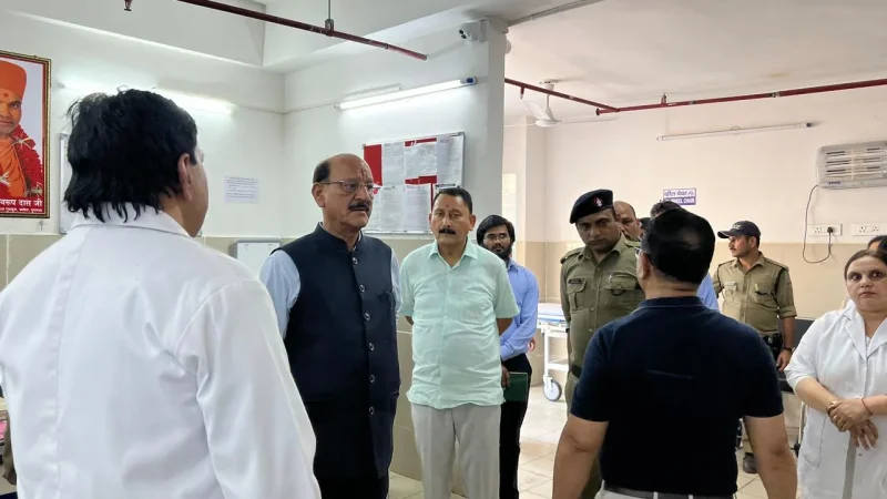पहाड़ों के बाद अब मैदानों में स्वास्थ्य मंत्री सुबोध उनियाल का एक्शन: अस्पताल की बदहाल व्यवस्था देख चढ़ा पारा