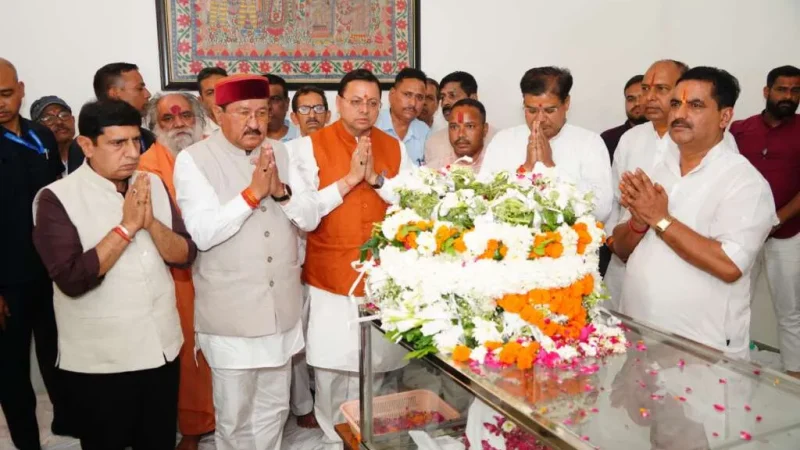 देहरादून : सीएम पुष्कर धामी ने स्वर्गीय मेजर जनरल भुवन चंद्र खण्डूरी को अर्पित की भावभीनी श्रद्धांजलि