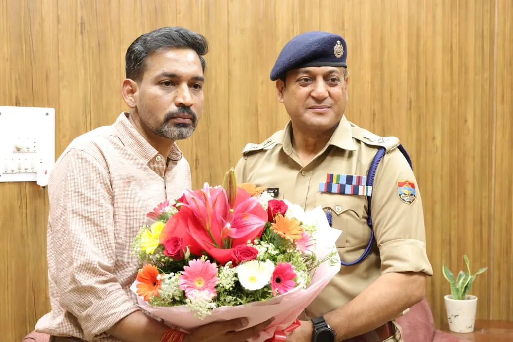 SSP दून ने नव नियुक्त जिलाधिकारी देहरादून से की शिष्टाचार भेंट