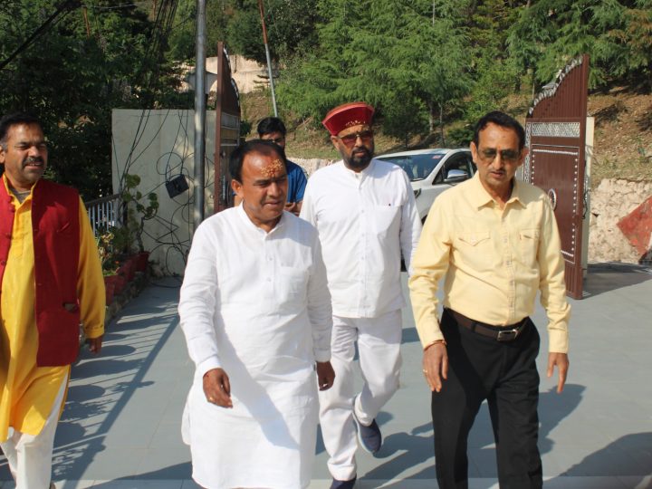 जायज़ा: उच्च शिक्षा मंत्री डॉ धन सिंह रावत ने किया श्रीदेव सुमन विश्वविद्यालय का औचक निरीक्षण