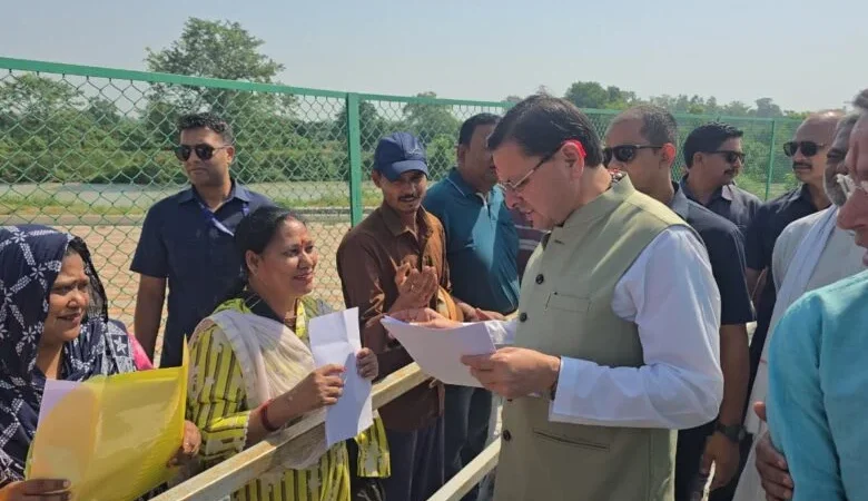 खटीमा में सीएम धामी का जनता दरबार, किसानों को खाद उपलब्ध कराने के दिए निर्देश