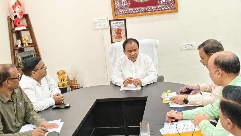 समीक्षा: डाॅ. धन सिंह रावत ने दिए एनआईटी श्रीनगर के निर्माण कार्यों में तेजी लाने के निर्देश