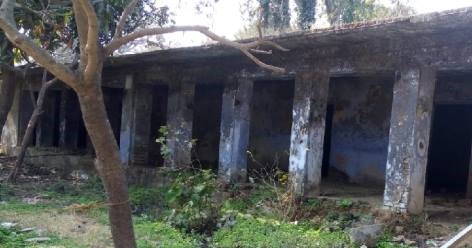 दुर्दशा: छात्रसंख्या शून्य होने से विद्यालय भवन हुआ बदहाल, अब आपराधिक तत्वों का बना डेरा