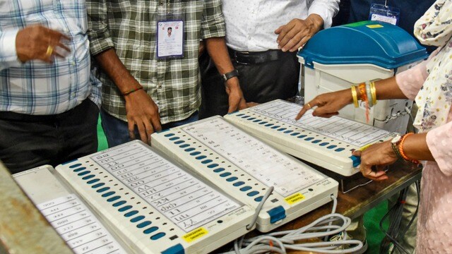 पश्चिम बंगाल: विधानसभा की 293 सीटों पर आज मतगणना, एक सीट पर 21 मई को मतदान