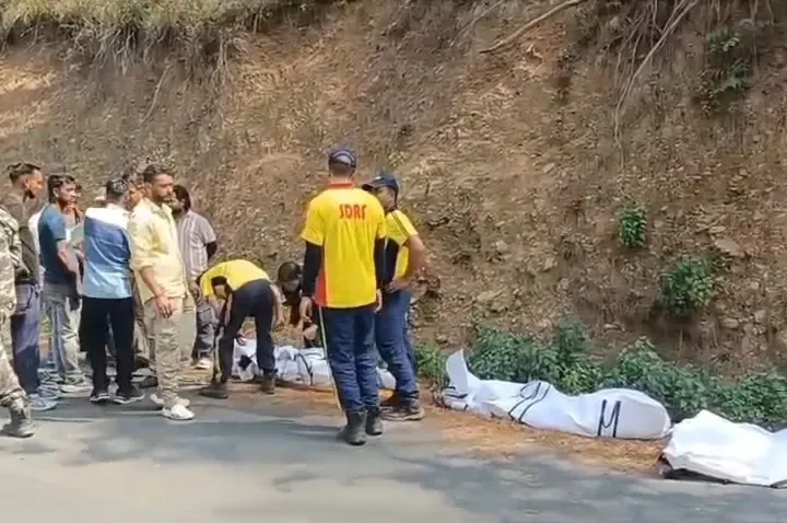 नैनीताल में दर्दनाक हादसा: खाई में गिरी कार, एक ही परिवार समेत 5 की मौत