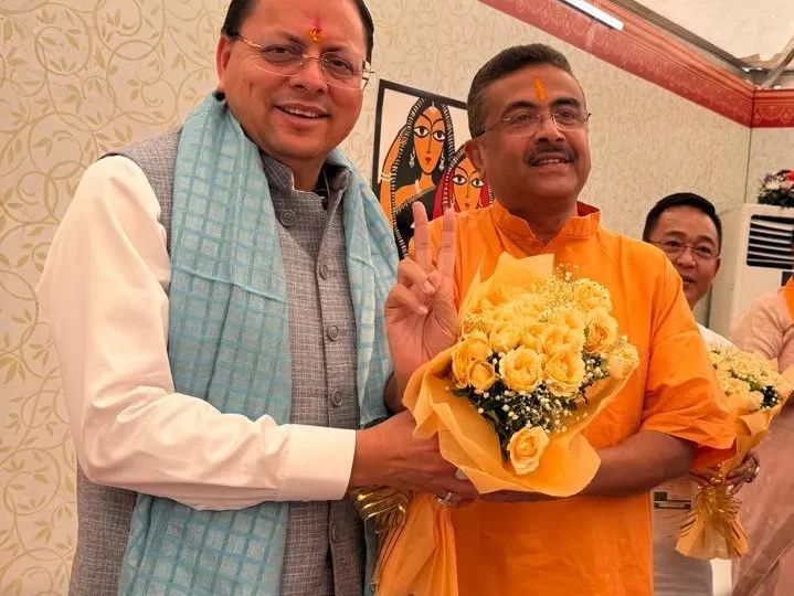 पश्चिम बंगाल में पहली बार भाजपा सरकार, शपथ ग्रहण समारोह में शामिल हुए सीएम धामी