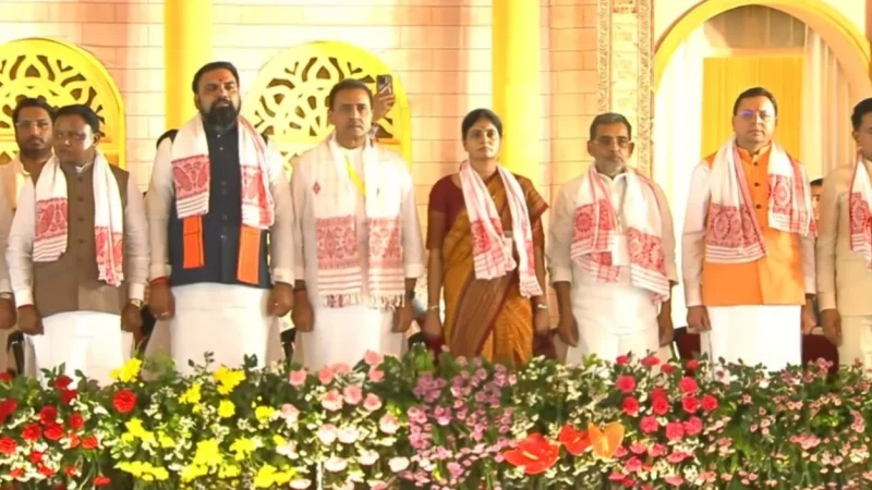 असम में NDA सरकार का शपथ ग्रहण समारोह, मुख्यमंत्री धामी रहे शामिल