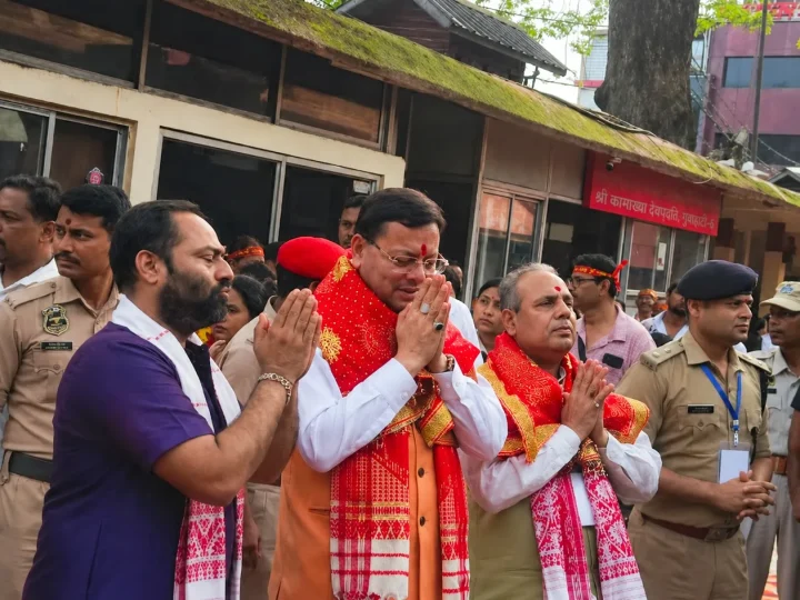 कामाख्या देवी मंदिर पहुंचे मुख्यमंत्री धामी, प्रदेश की सुख-समृद्धि की कामना