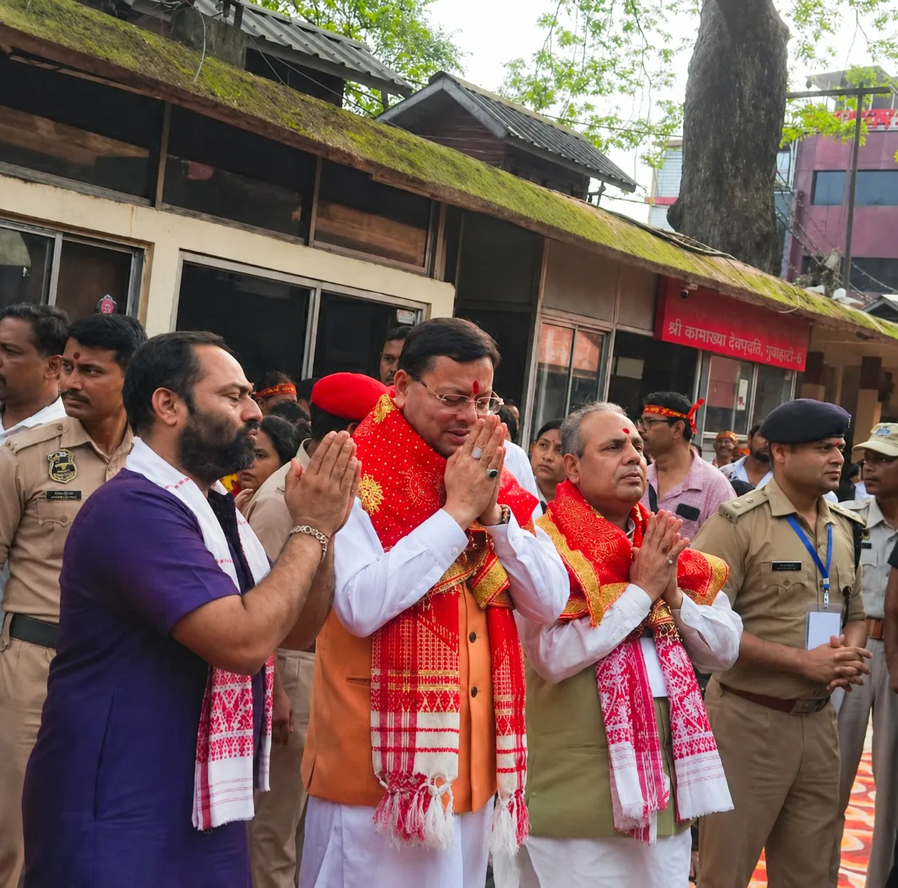 कामाख्या देवी मंदिर पहुंचे मुख्यमंत्री धामी, प्रदेश की सुख-समृद्धि की कामना