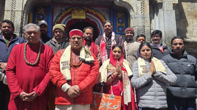 केदारनाथ-बद्रीनाथ पहुंचे सतपाल महाराज, चारधाम यात्रा व्यवस्थाओं का लिया जायजा