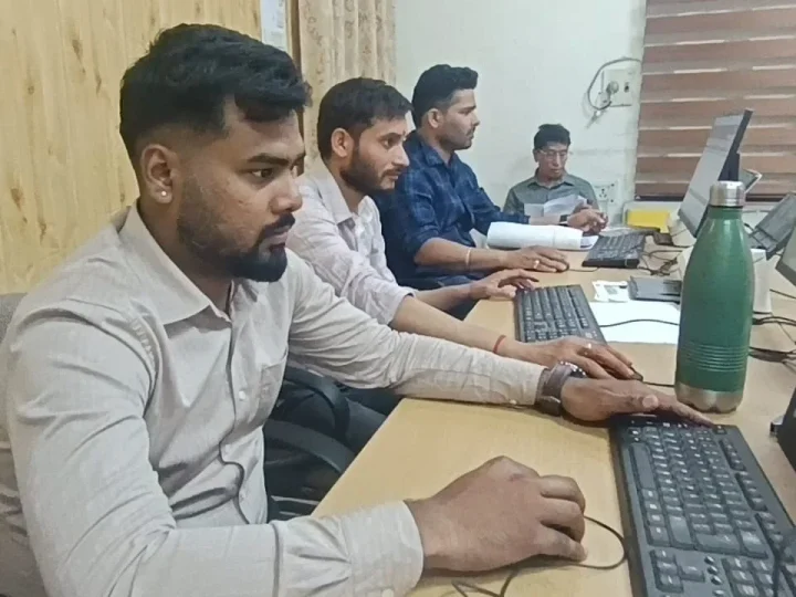 मुख्यमंत्री धामी की पहल से पेंशनरों को बड़ी राहत, घर बैठे हो रहा डिजिटल लाइफ सर्टिफिकेट सत्यापन