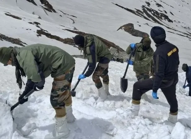 हेमकुंड साहिब के कपाट 23 मई को खुलेंगे, सेना ने रास्ता किया साफ