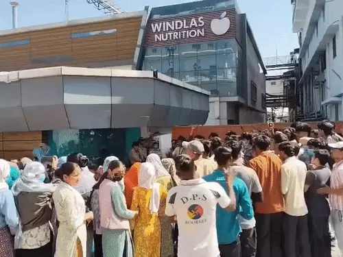 विंडलास बायोटेक में कर्मचारियों का हंगामा, कम वेतन और जबरन ब्रेक सिस्टम के खिलाफ धरना
