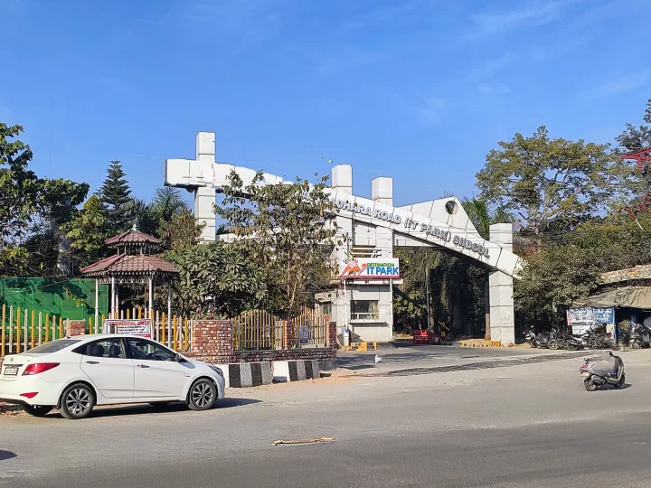 IT Park Dehradun में बड़ा फ्रॉड! 2.5 करोड़ के शेयर लेकर गायब हुआ सोर्स कोड