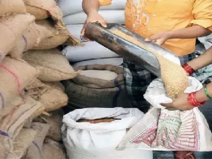 नैनीताल में राशन दुकानों पर सख्ती, औचक निरीक्षण में खामियों पर नोटिस
