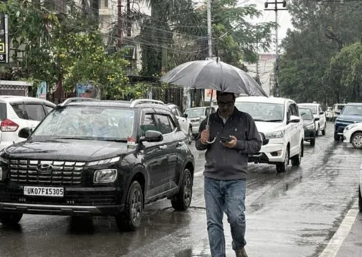 उत्तराखंड में अगले 3 घंटों के लिए येलो अलर्ट जारी, कई जिलों में बारिश और तेज हवाओं की चेतावनी