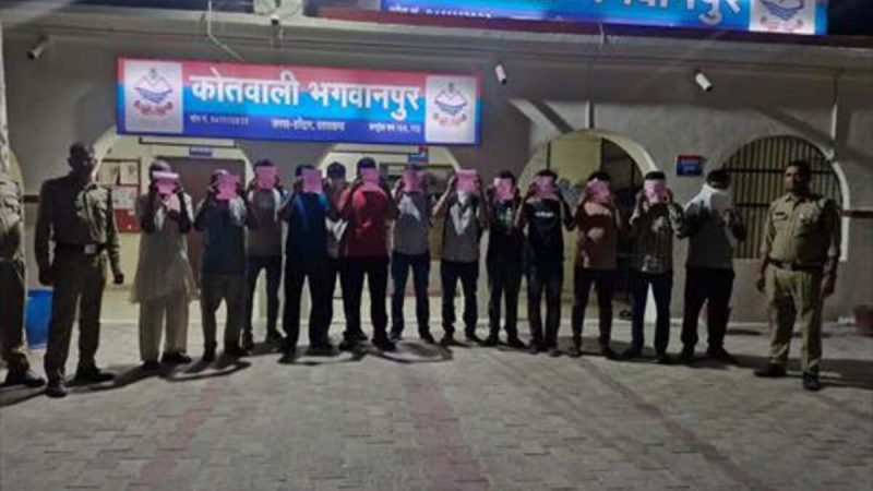 ऑपरेशन प्रहार: सार्वजनिक स्थानों पर शराब पी रहे 15 लोगों पर पुलिस एक्ट में कार्रवाई  