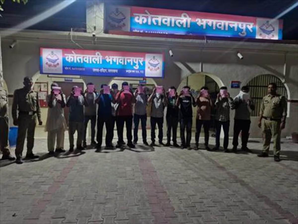 ऑपरेशन प्रहार: सार्वजनिक स्थानों पर शराब पी रहे 15 लोगों पर पुलिस एक्ट में कार्रवाई  