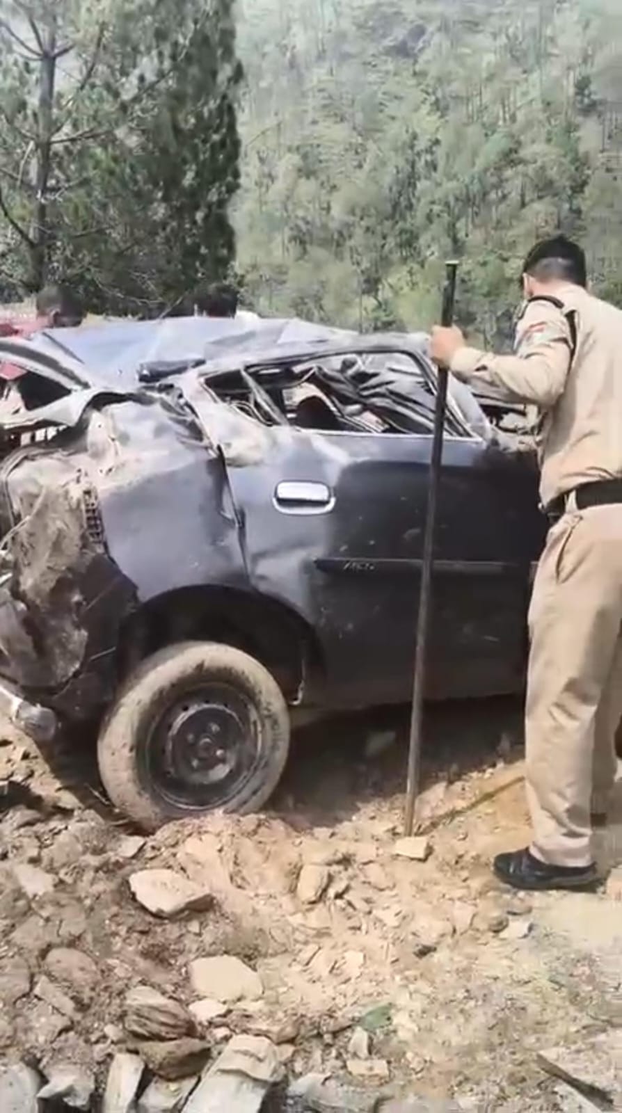 ब्रेकिंग न्यूज: कुमाऊं के लमगड़ा ब्लॉक में खाई में गिर गई ऑल्टो कार, चार लोगों की मौके पर ही मौत, दो गंभीर रूप से घायल