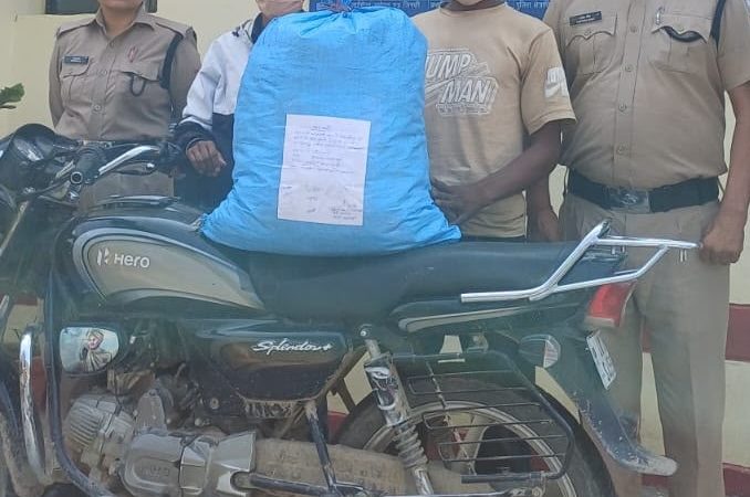 शिकंजा: चेकिंग के दौरान 11 किलो से अधिक गांजे के साथ युवक-युवती गिरफ्तार, बाइक सीज