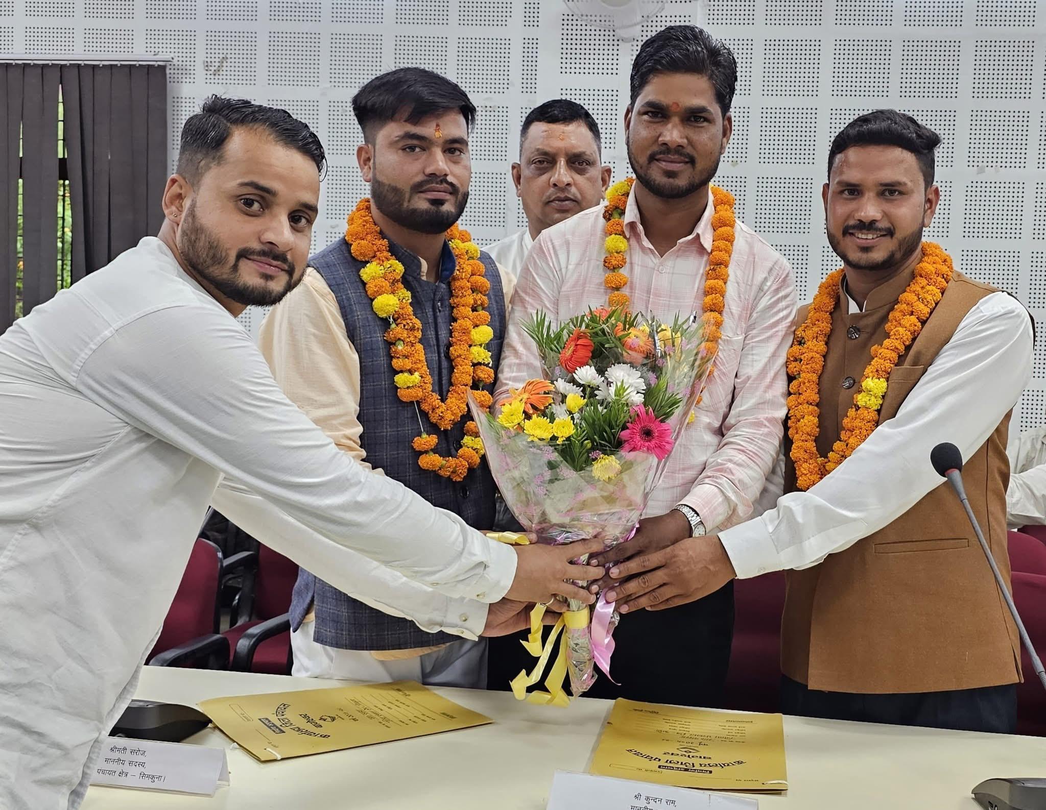 दंड: तीसरी संतान का खुलासा होने पर जिला पंचायत सदस्य अयोग्य घोषित, पंचायत राजनीति में मची खलबली  