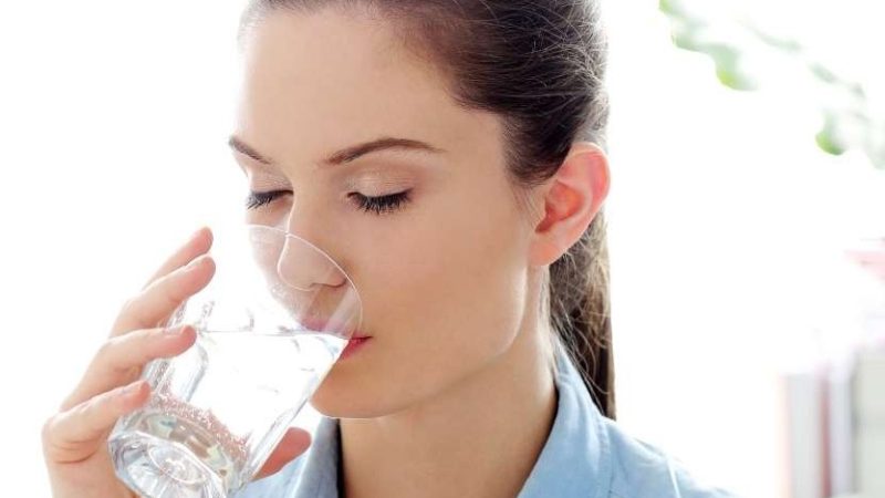 हैल्थ टिप्स: सर्दी-खांसी होने पर पानी पीने का नहीं करता मन? इन तरीकों से बढ़ा सकते हैं सेवन