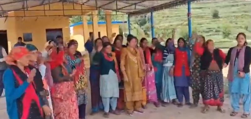 हताशा: 16 साल से कर रहे हैं सड़क का इंतजार, निराश ग्रामीणों ने दी चुनाव बहिष्कार की चेतावनी  