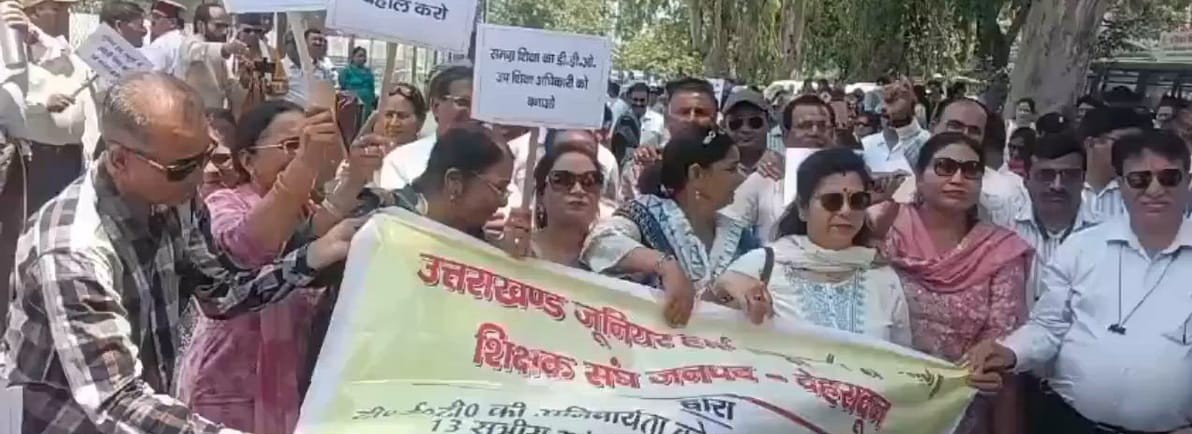 आवाज़: अपनी मांगों को लेकर राजधानी में गरजे शिक्षक, सचिवालय कूच के दौरान पुलिस से धक्का मुक्की