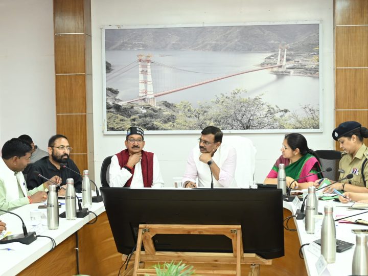 मंथन: मुख्य सचिव ने जनप्रतिनिधियों एवं सामाजिक कार्यकर्ताओं के साथ की विकास कार्यों एवं जनसमस्याओं पर की बैठक  