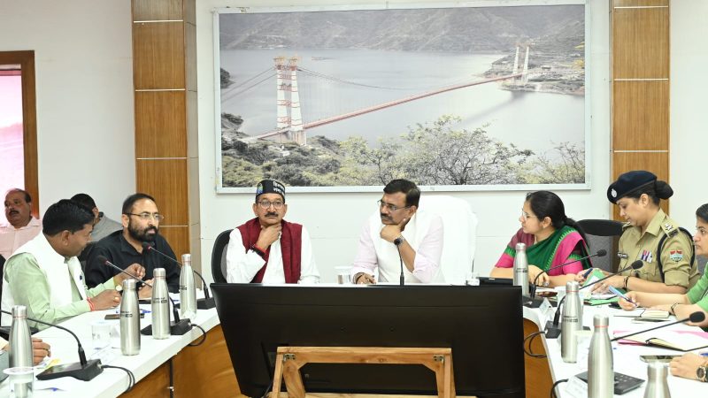 मंथन: मुख्य सचिव ने जनप्रतिनिधियों एवं सामाजिक कार्यकर्ताओं के साथ की विकास कार्यों एवं जनसमस्याओं पर की बैठक  