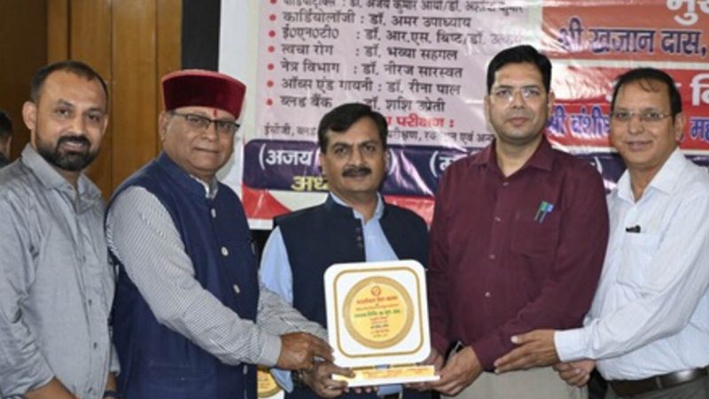 आयोजन: प्रेस क्लब में आयोजित स्वास्थ्य शिविर में  जांचा विशेषज्ञ डॉक्टरों ने 142 पत्रकारों का स्वास्थ्य