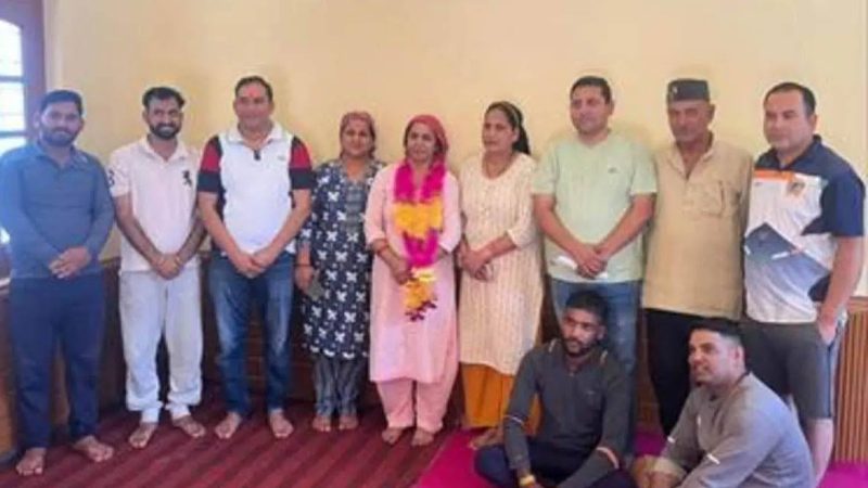 चुनाव: लक्ष्मी चौहान बनी ग्रामसभा लखवाड़ की सरपंच, बैठक में जताया विकास का संकल्प