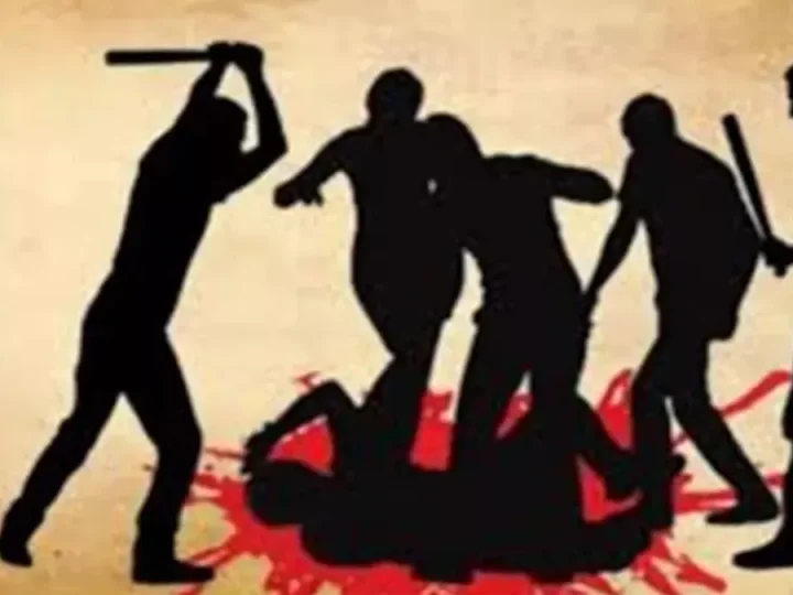 दबंगई: सड़क पर शराब पीने से टोका तो कर दिया हमला, युवक के सिर में लगाने पड़े 22 टांके