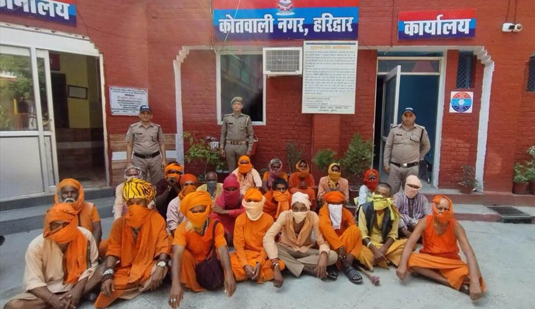 एक्शन: ऑपरेशन प्रहार में 21 ढोंगी बाबा गिरफ्तार, धर्म की आड़ में लोगों को कर रहे थे गुमराह  