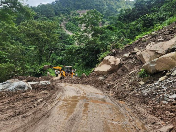 सुस्ती: गंगोत्री हाईवे पर बीआरओ की धीमी रफ्तार से बरसात में हो सकती दिक्कत