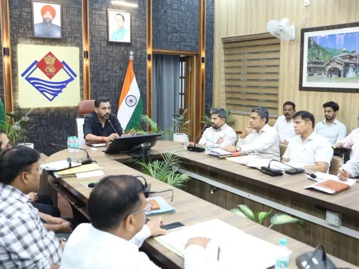 देहरादून की अर्थव्यवस्था को गति देने वाली योजनाएं हो जिला प्लान में शामिल – डीएम डॉ. आशीष चौहान